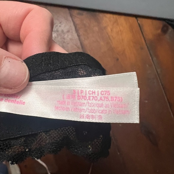 Victoria Secret Pink Small women’s black lace adjustable bralette - Picture 7 of 7